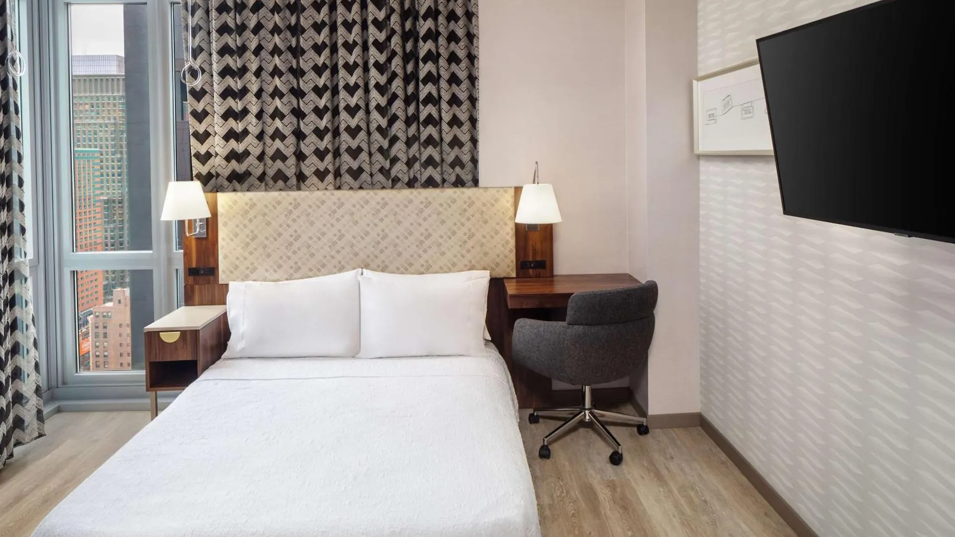 Home2 Suites By Hilton New York Times Square 3*,